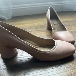 Donald J Pliner. Size 8.5